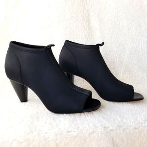 Donald Pliner Vani Black Neoprene Peep Toe shoes booties 6.5 NWOT